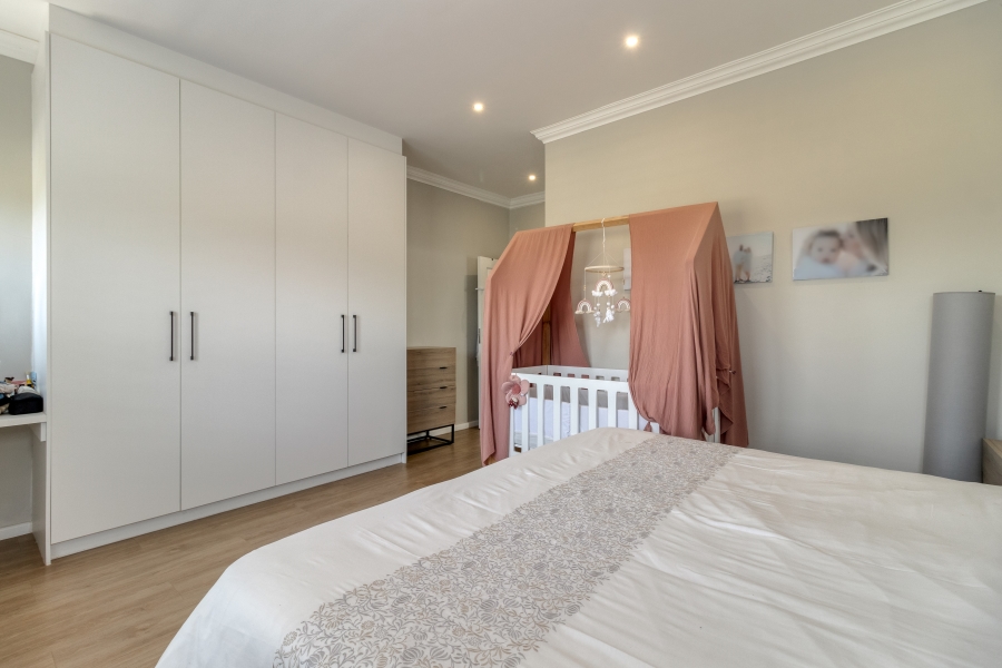 3 Bedroom Property for Sale in Roundhay Western Cape